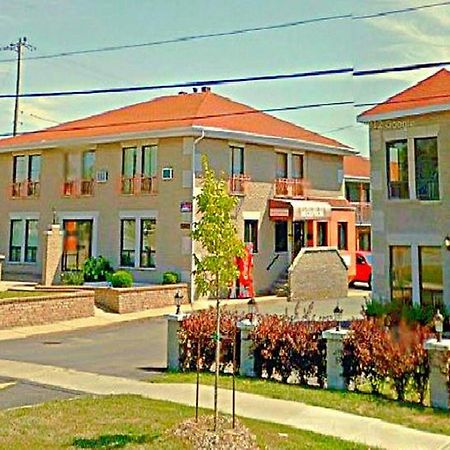 Motel Falcon Броссар Экстерьер фото