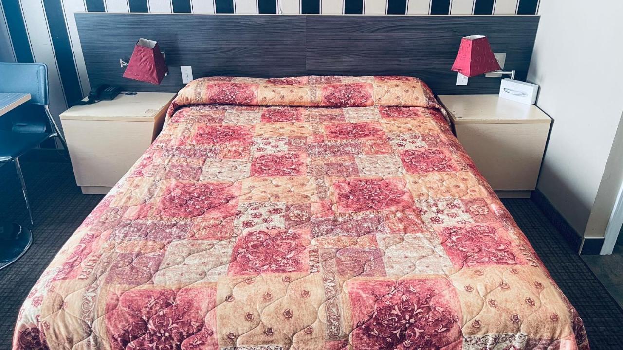 Motel Falcon Броссар Экстерьер фото