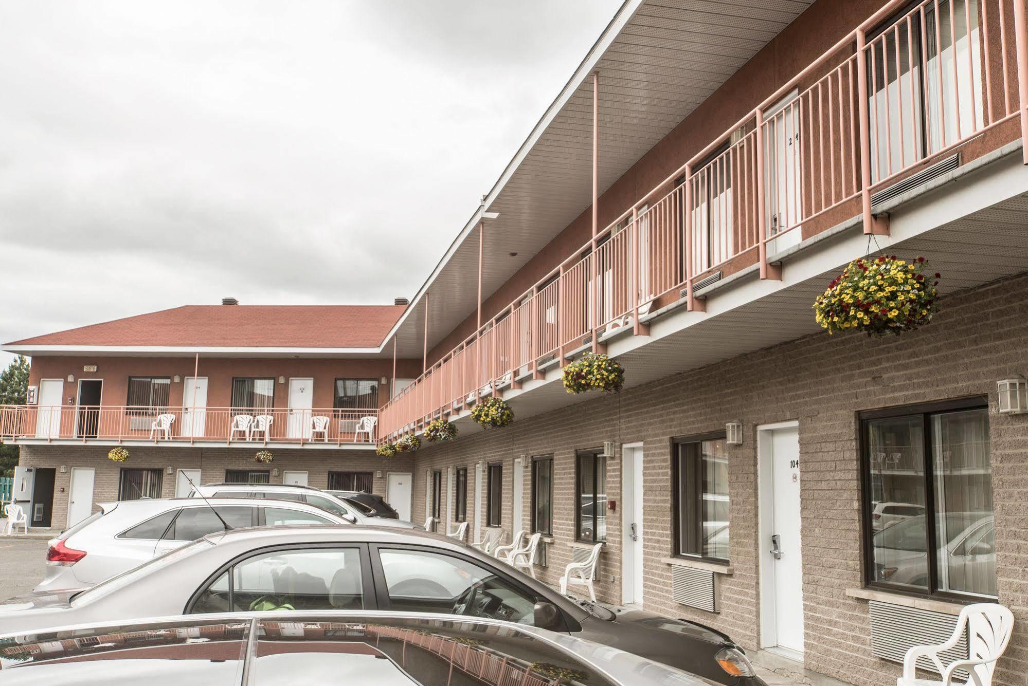 Motel Falcon Броссар Экстерьер фото